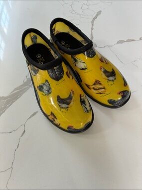 Women’s gardening Yellow Chick Print Slip-On Rain Clogs